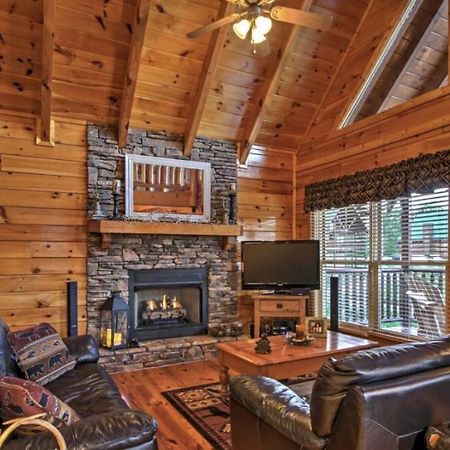Solid Ground Lodge With Yard! Pigeon Forge Exteriör bild