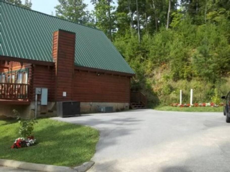 Solid Ground Lodge With Yard! Pigeon Forge Exteriör bild