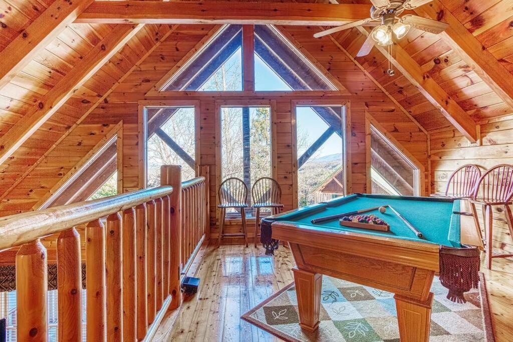 Solid Ground Lodge With Yard! Pigeon Forge Exteriör bild