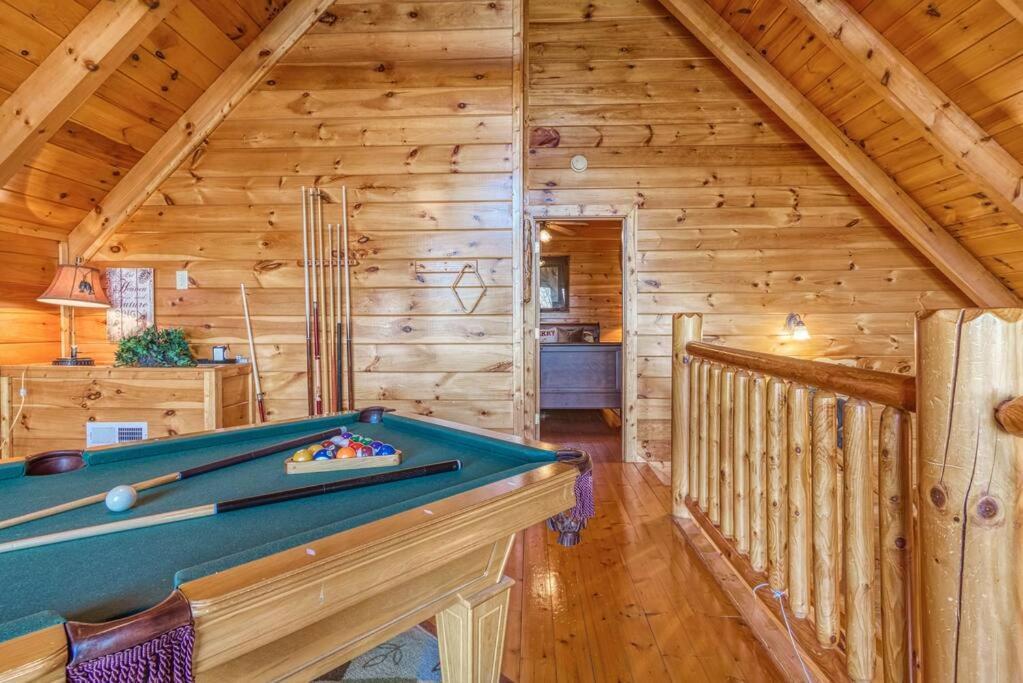 Solid Ground Lodge With Yard! Pigeon Forge Exteriör bild