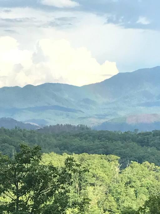 Solid Ground Lodge With Yard! Pigeon Forge Exteriör bild