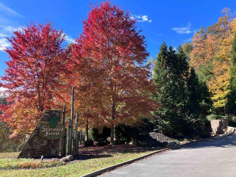 Solid Ground Lodge With Yard! Pigeon Forge Exteriör bild
