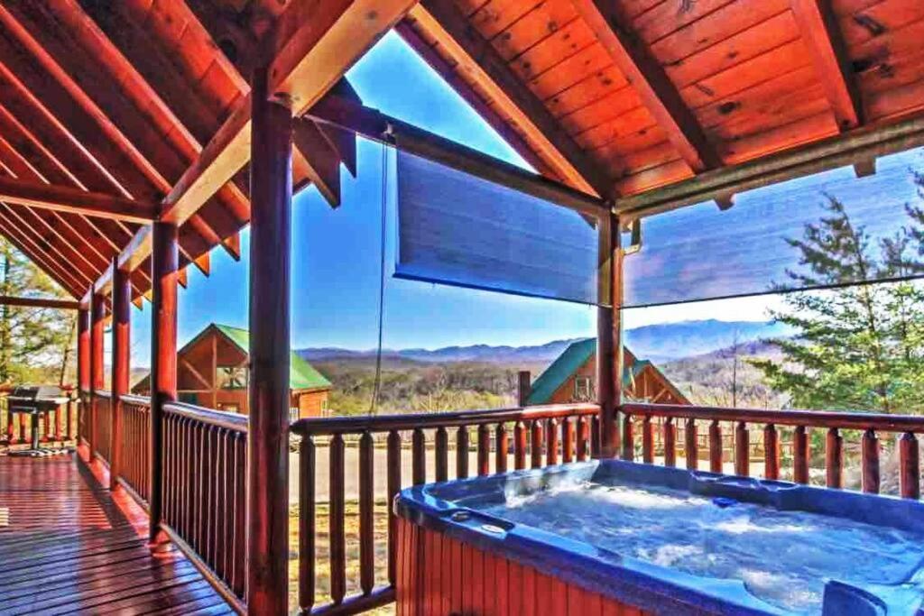 Solid Ground Lodge With Yard! Pigeon Forge Exteriör bild